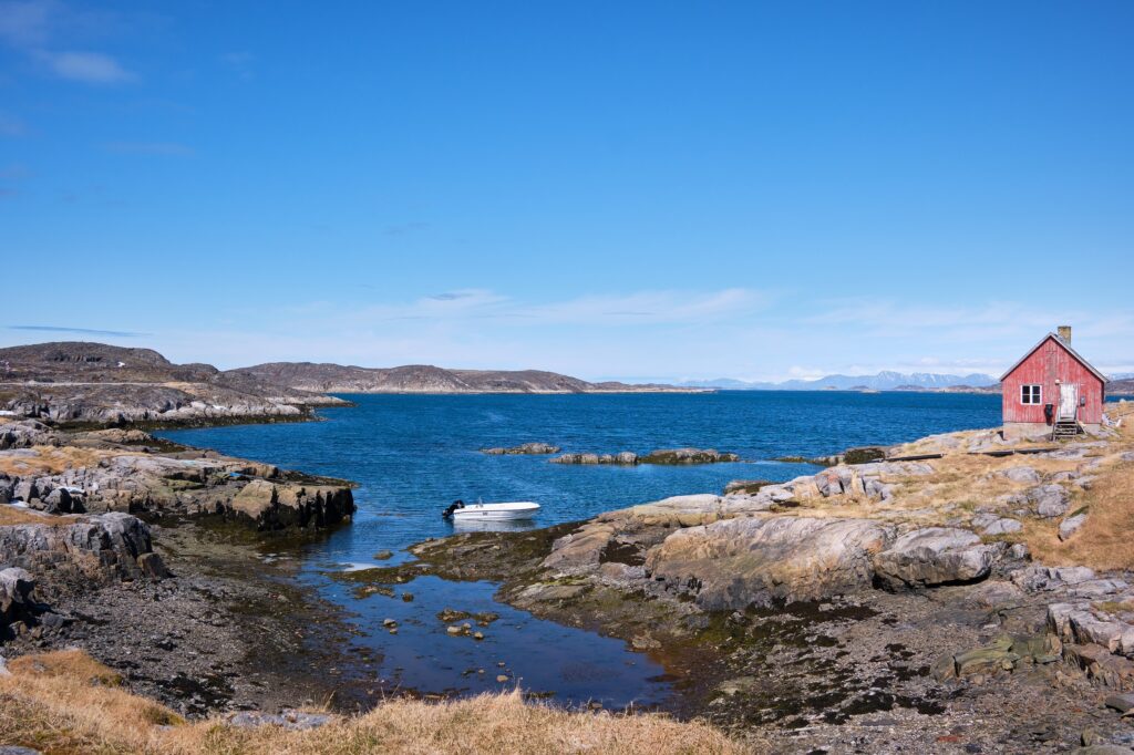 House and small boat in Itilleq